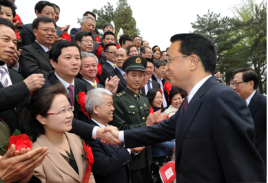 2012年4月10日，国务院副总理李大大同志在中南海会见“第七届中华慈善奖”获奖代表。